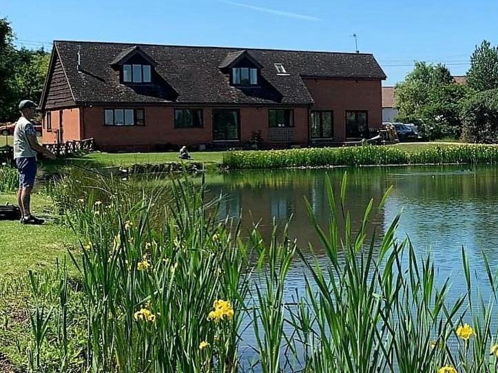 Bransford Farm Fishery & B & B ภายนอก รูปภาพ