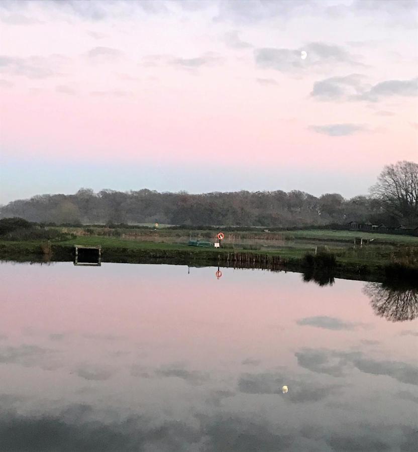 Bransford Farm Fishery & B & B ภายนอก รูปภาพ