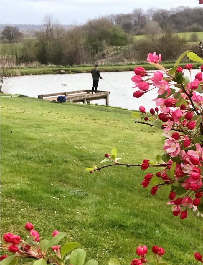 Bransford Farm Fishery & B & B ภายนอก รูปภาพ