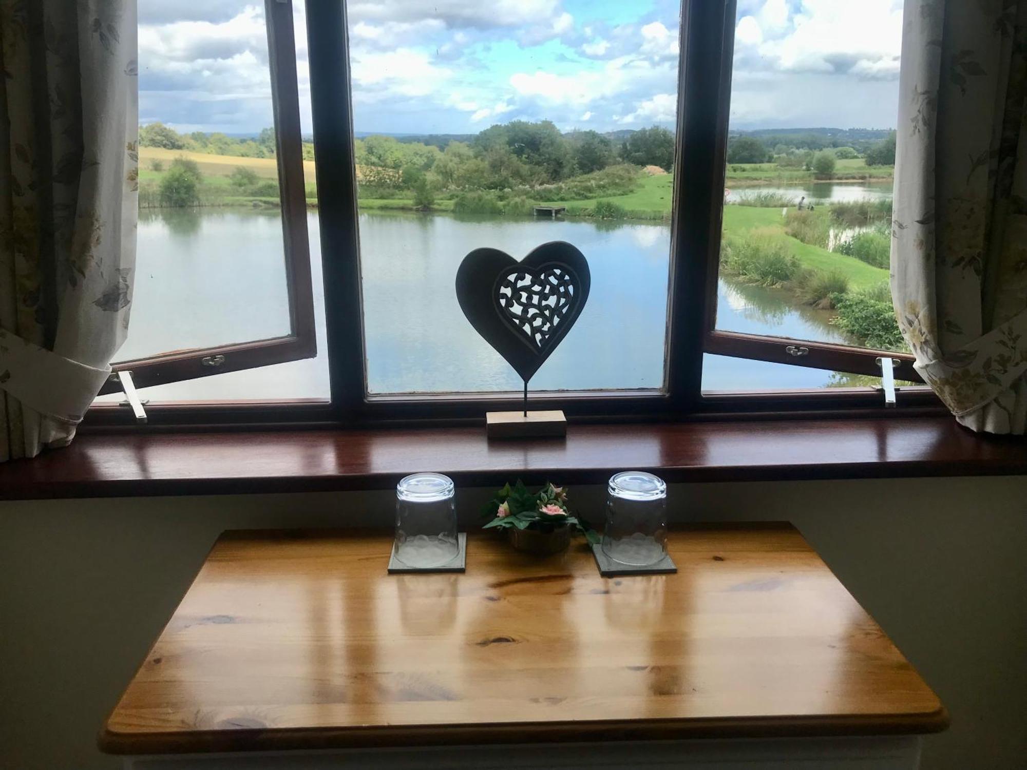 Bransford Farm Fishery & B & B ภายนอก รูปภาพ