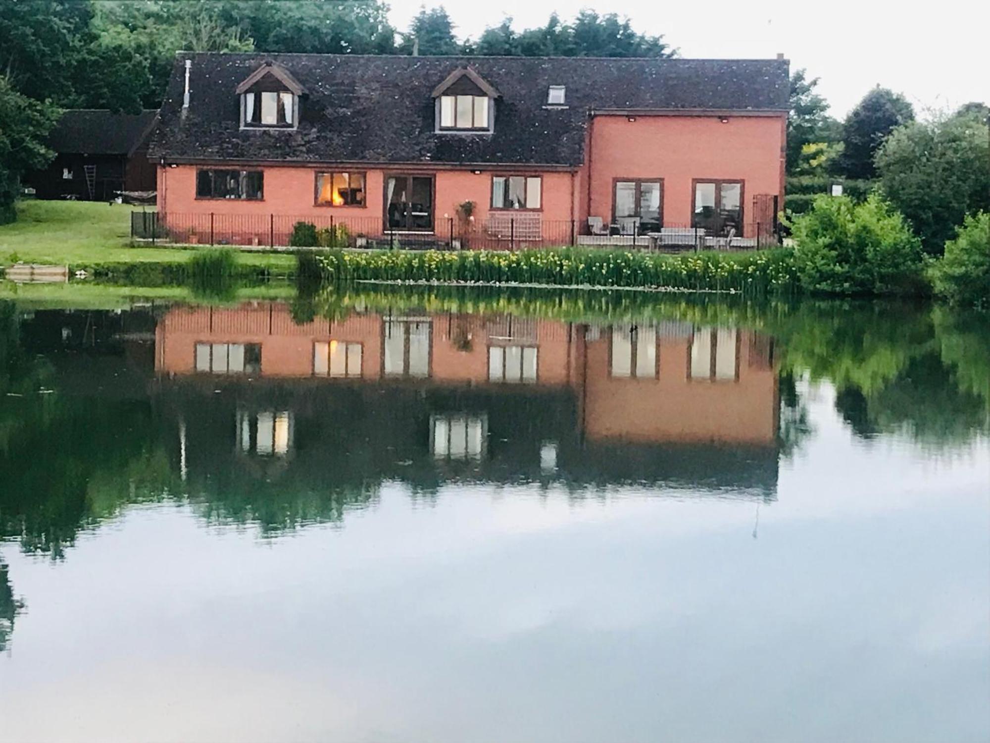 Bransford Farm Fishery & B & B ภายนอก รูปภาพ